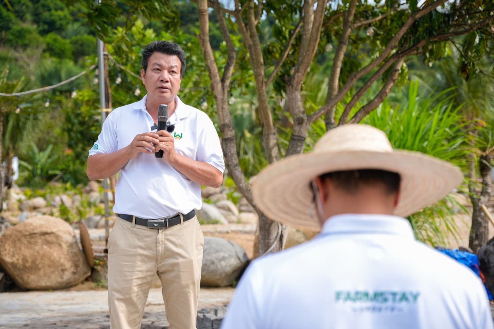 Nguyễn Minh Thành giới thiệu Sản Việt Farm với màn hình quy hoạch trang trại